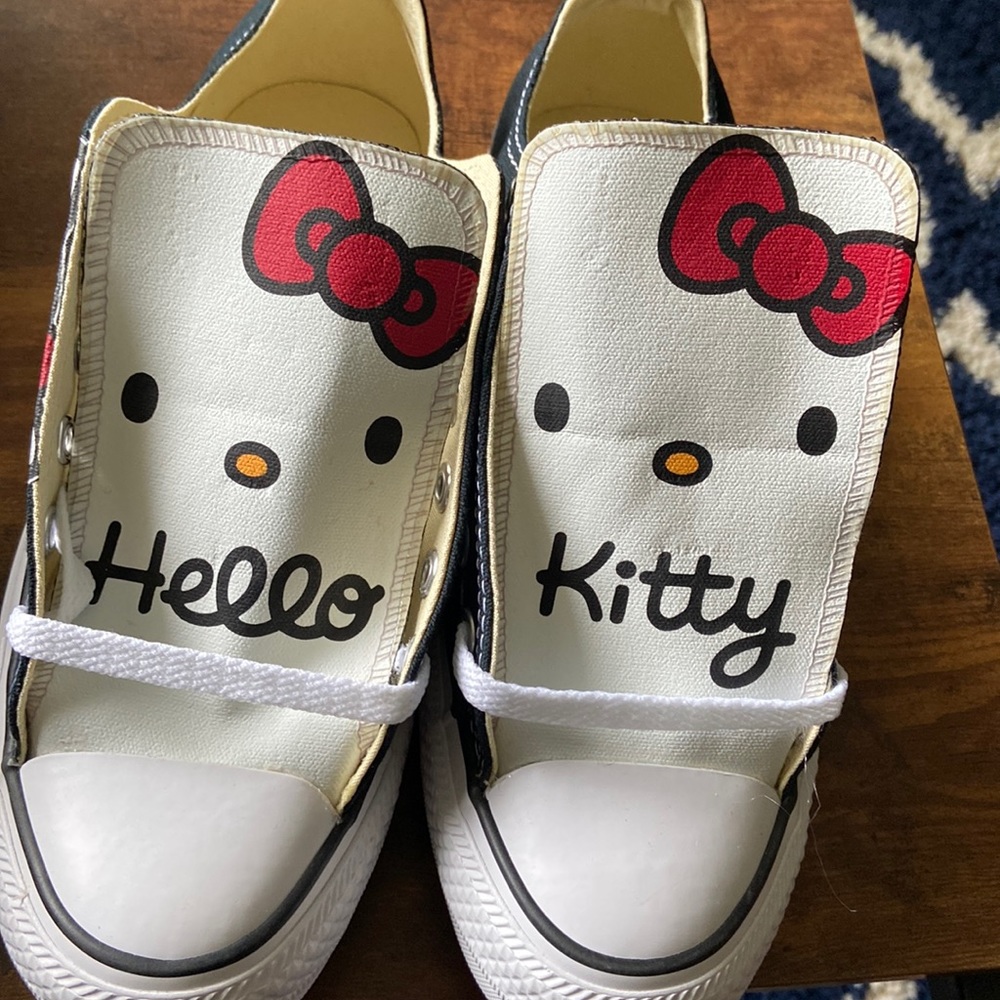 Hello Kitty Converse